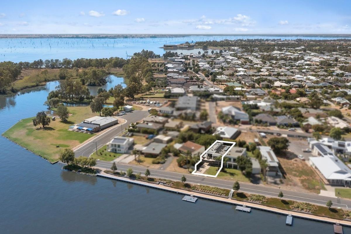 Willa Lakehouse With Jetty & Pool Yarrawonga Zewnętrze zdjęcie