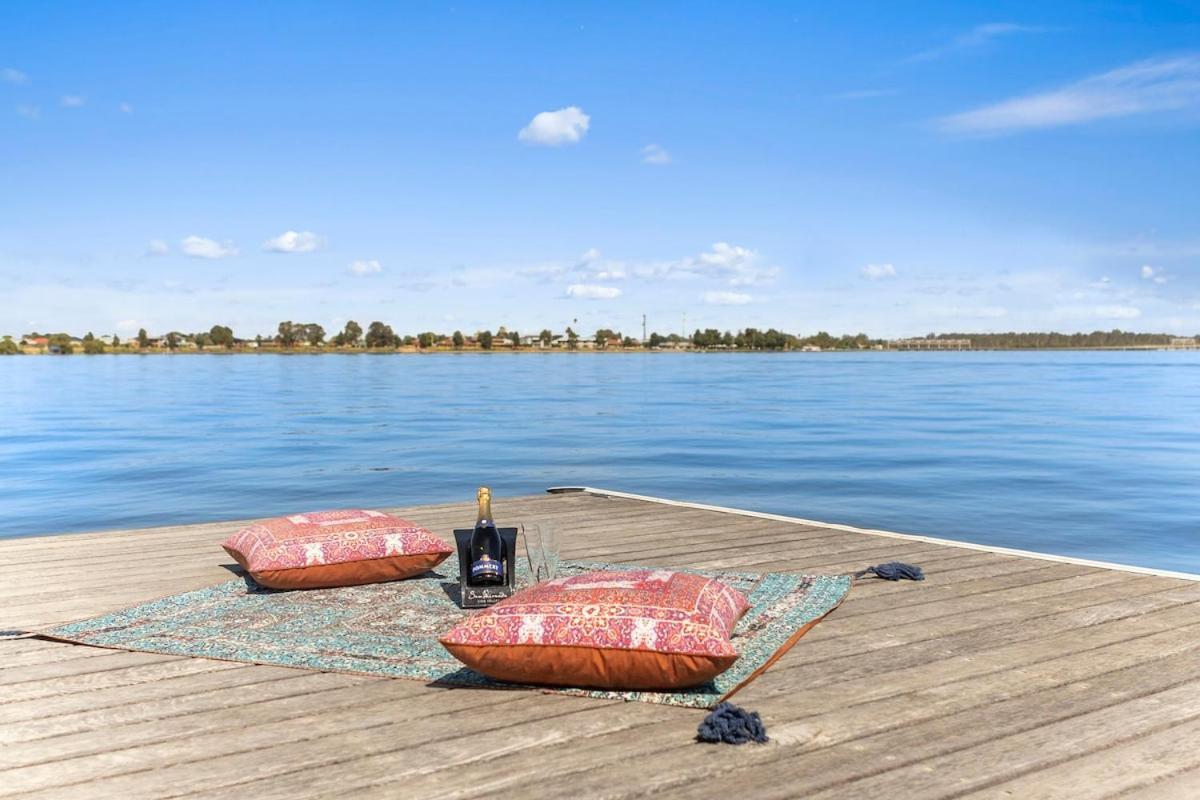 Willa Lakehouse With Jetty & Pool Yarrawonga Zewnętrze zdjęcie