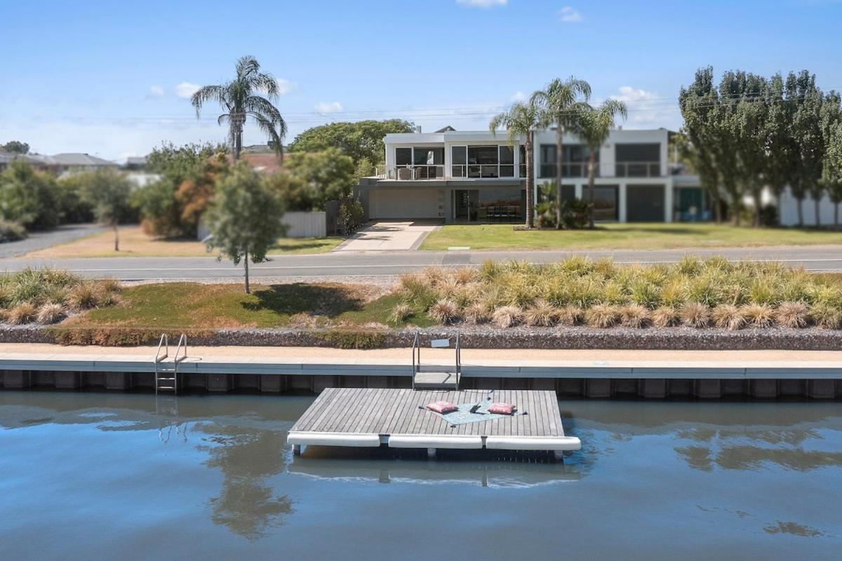 Willa Lakehouse With Jetty & Pool Yarrawonga Zewnętrze zdjęcie